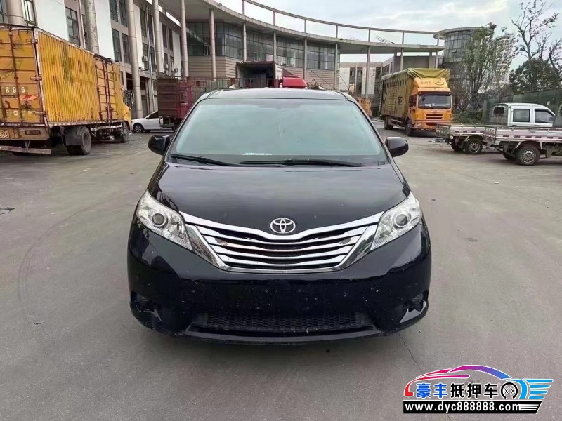 16年丰田塞纳轿车抵押车出售