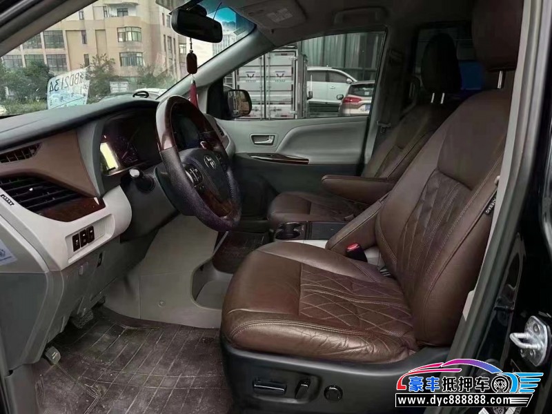 16年丰田塞纳轿车抵押车出售