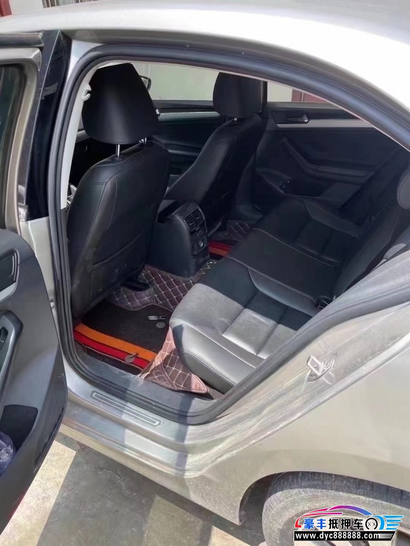 18年大众速腾轿车抵押车出售