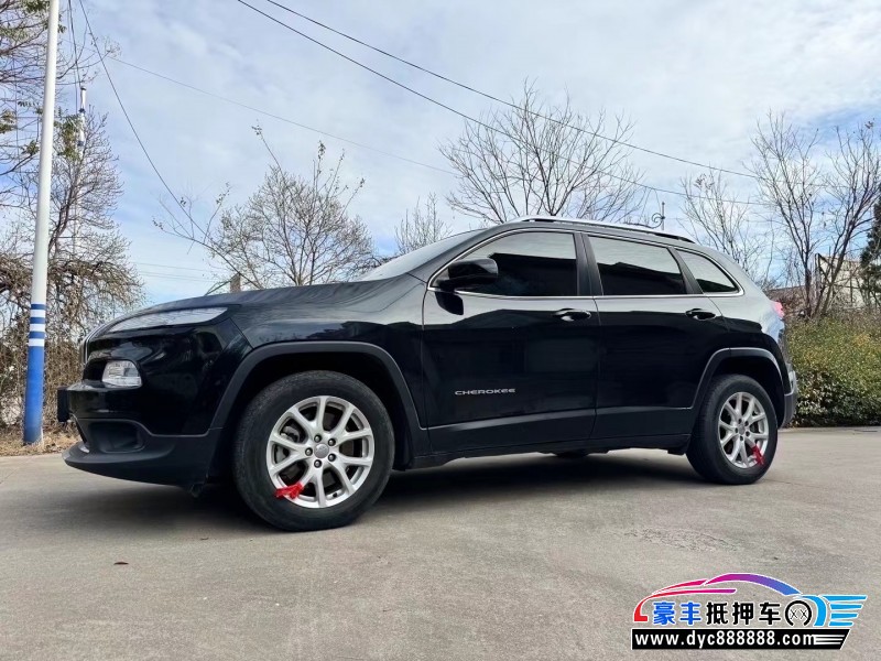 18年Jeep自由光轿车抵押车出售