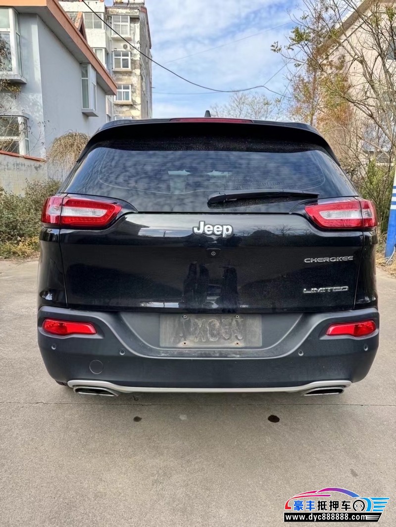 18年Jeep自由光轿车抵押车出售