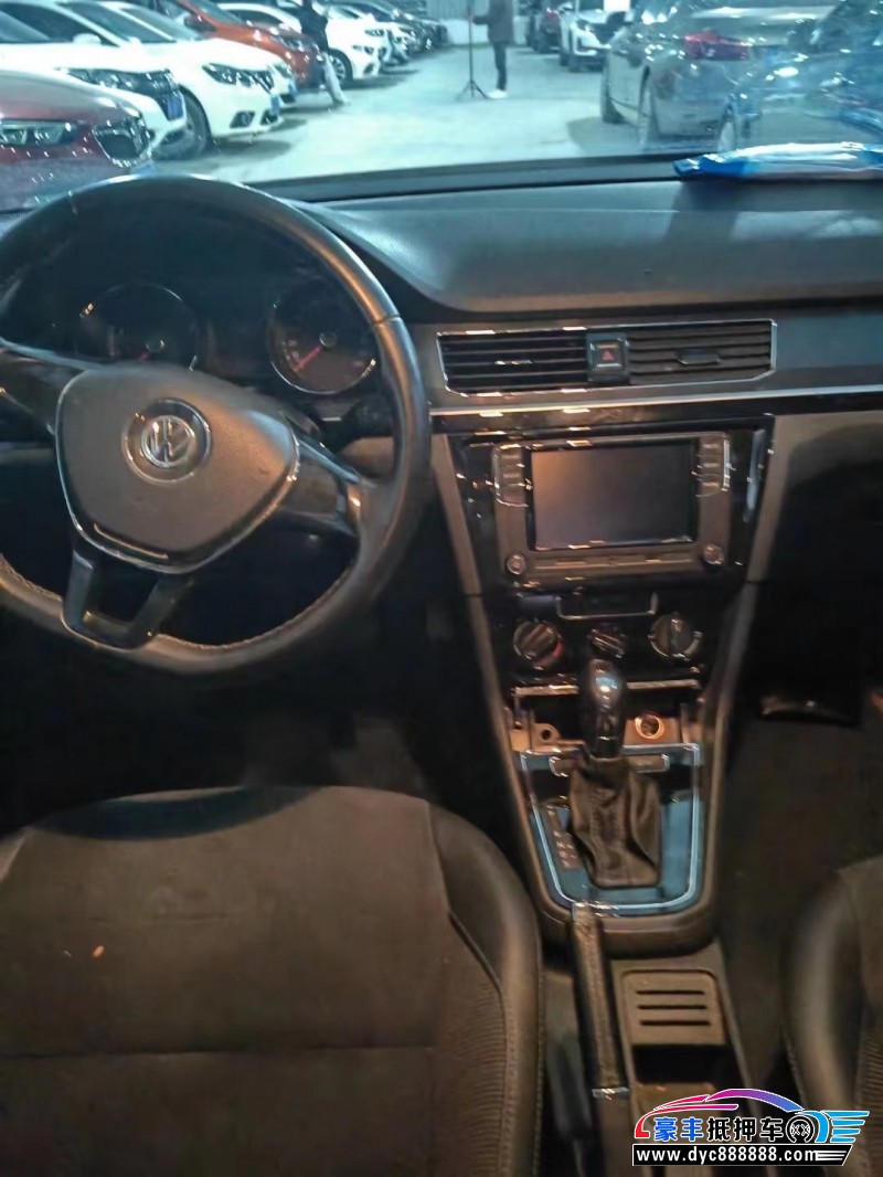 17年大众宝来轿车抵押车出售