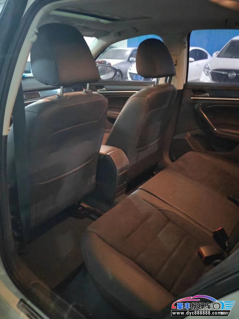 17年大众宝来轿车抵押车出售