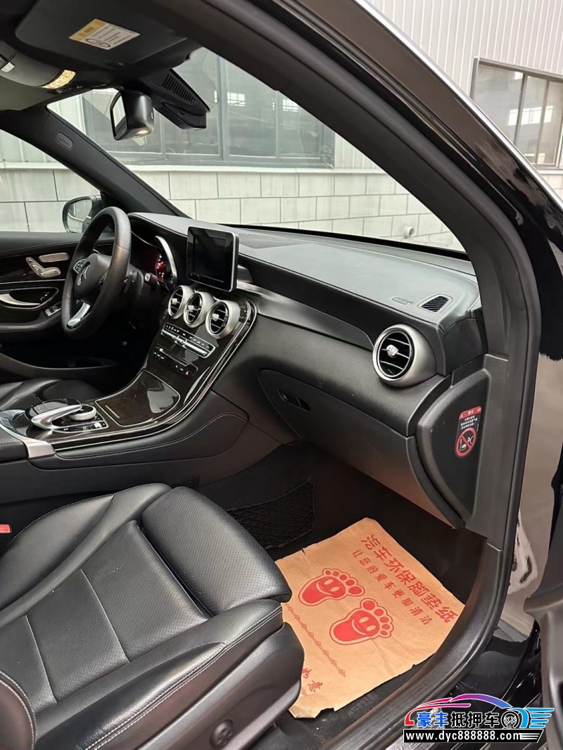 17年奔驰GLC轿车抵押车出售