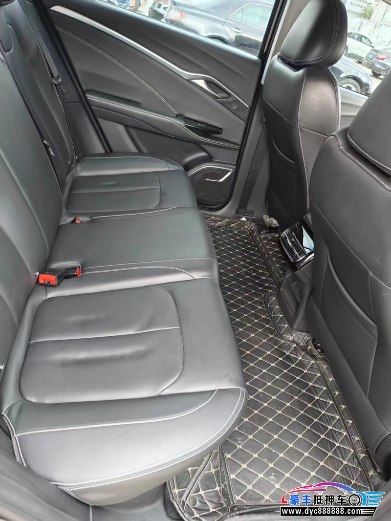 23年哪吒U轿车抵押车出售