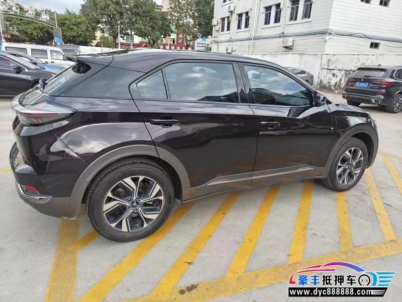 23年哪吒U轿车抵押车出售