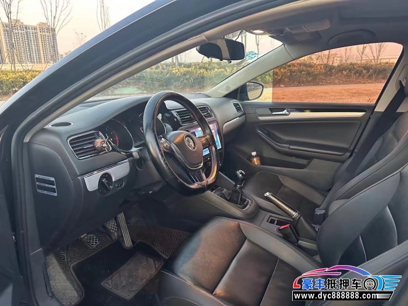 17年大众速腾轿车抵押车出售