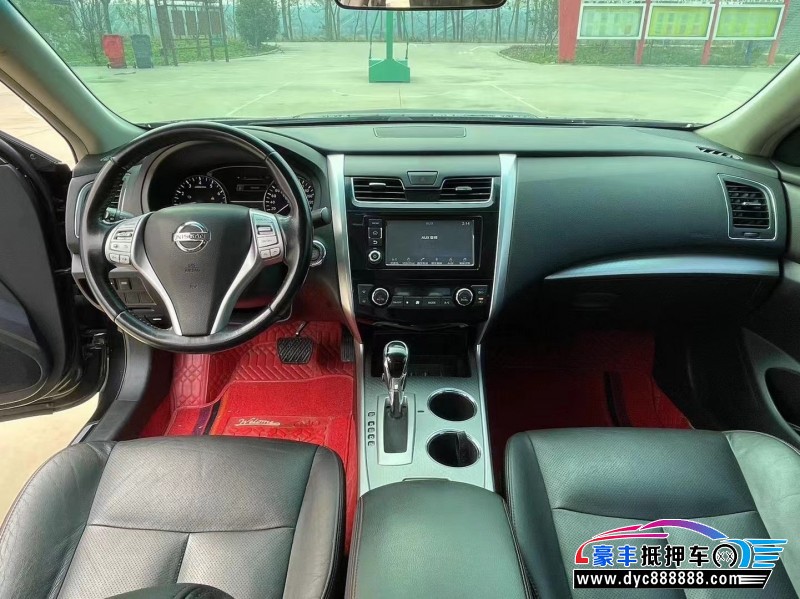 17年日产天籁轿车抵押车出售