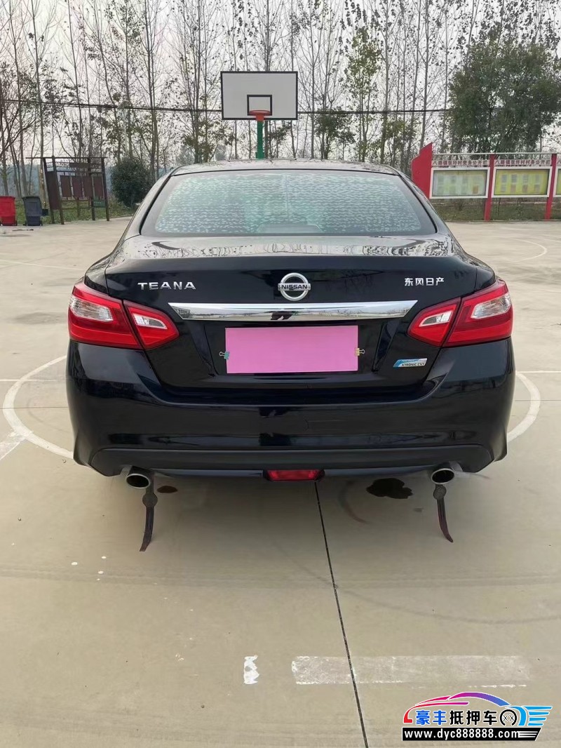 17年日产天籁轿车抵押车出售