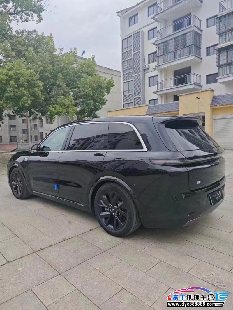 23年理想L8轿车抵押车出售