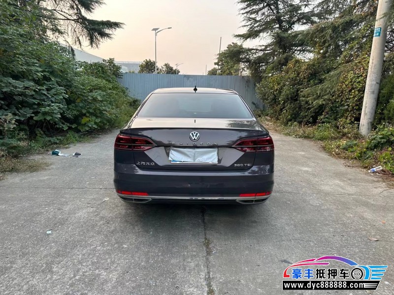 18年大众辉昂轿车抵押车出售