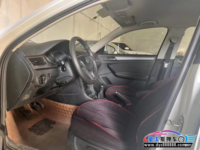 17年大众宝来轿车抵押车出售