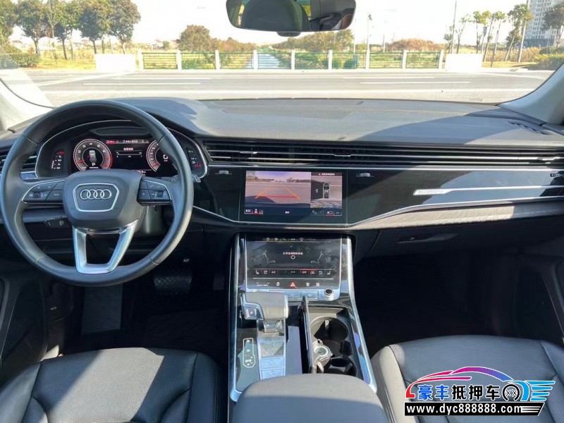 23年奥迪Q8轿车抵押车出售