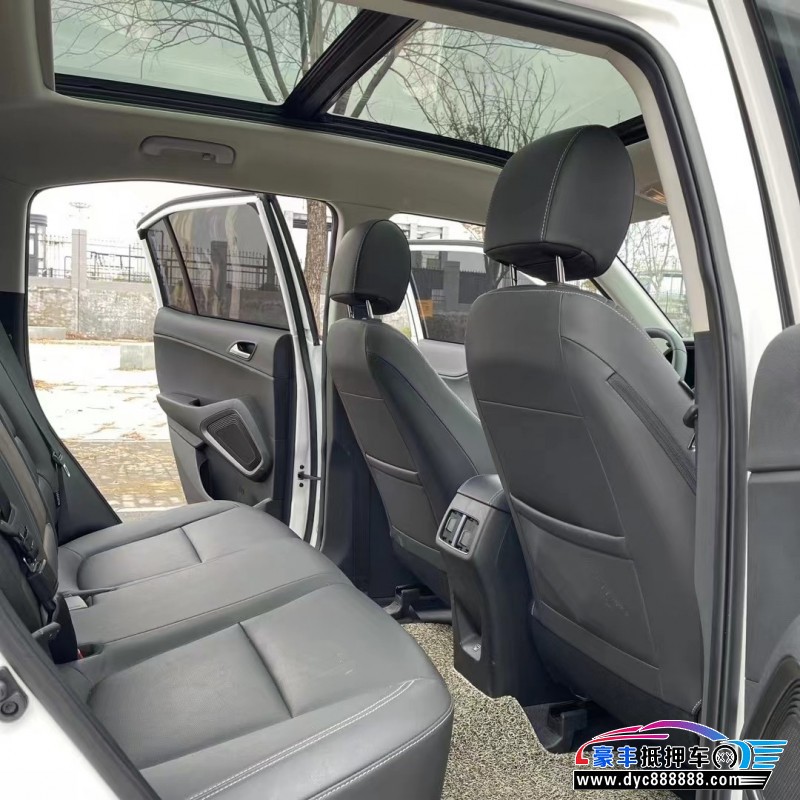 22年现代ix35轿车抵押车出售