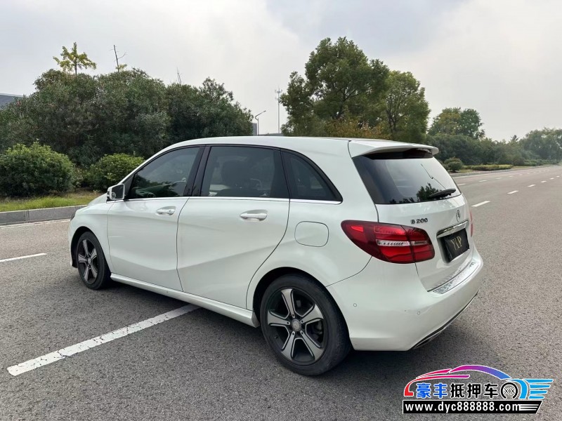 17年奔驰B轿车抵押车出售