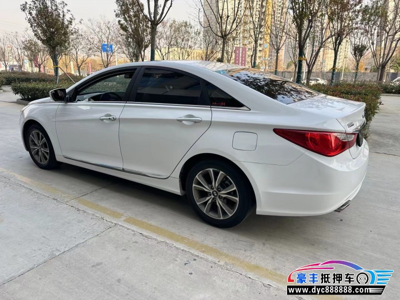 17年现代索纳塔轿车抵押车出售