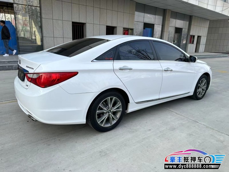 17年现代索纳塔轿车抵押车出售