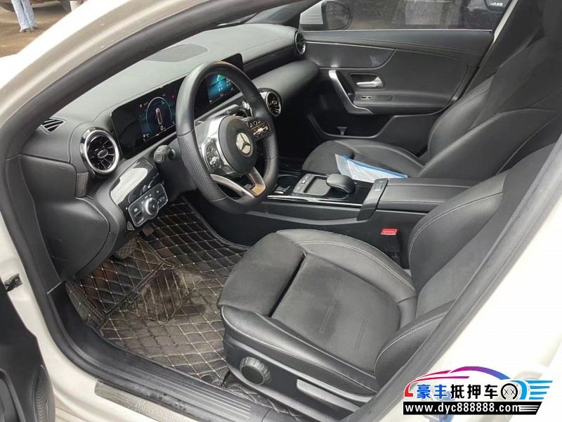 19年奔驰A轿车抵押车出售