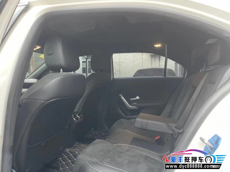 19年奔驰A轿车抵押车出售