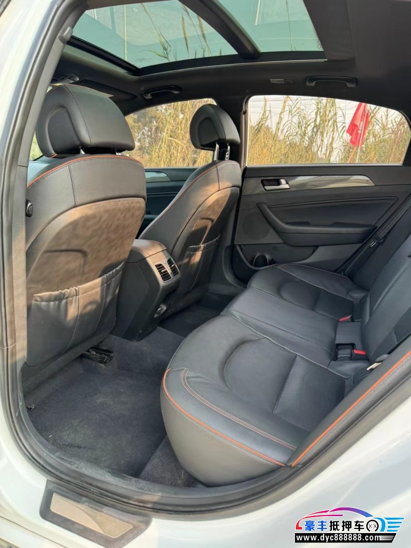 17年现代索纳塔轿车抵押车出售