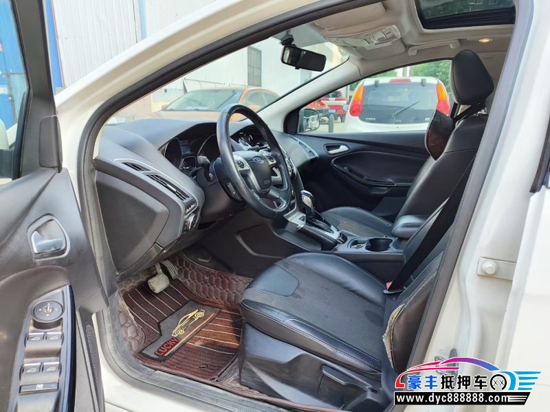 15年福特福克斯轿车抵押车出售