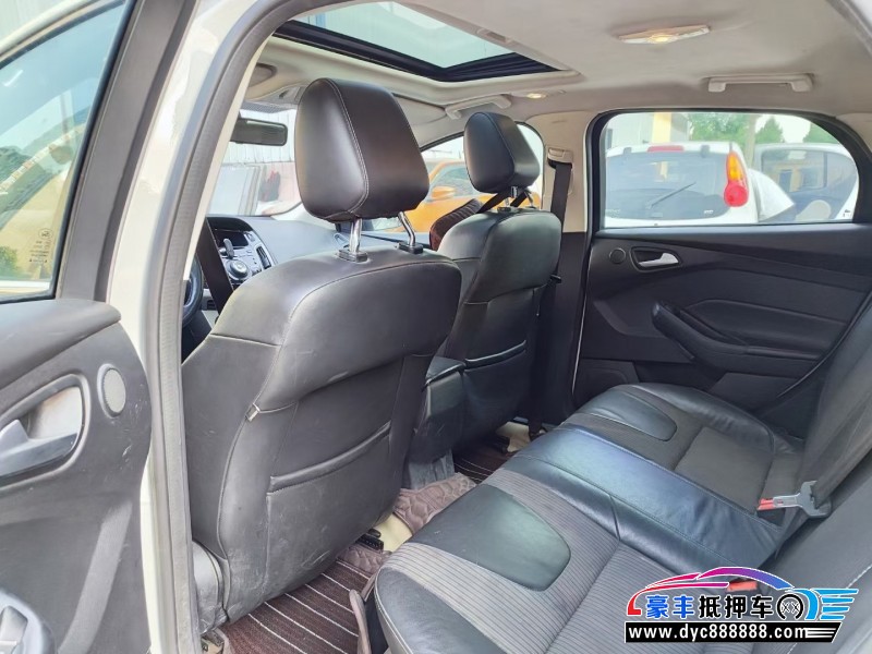 15年福特福克斯轿车抵押车出售