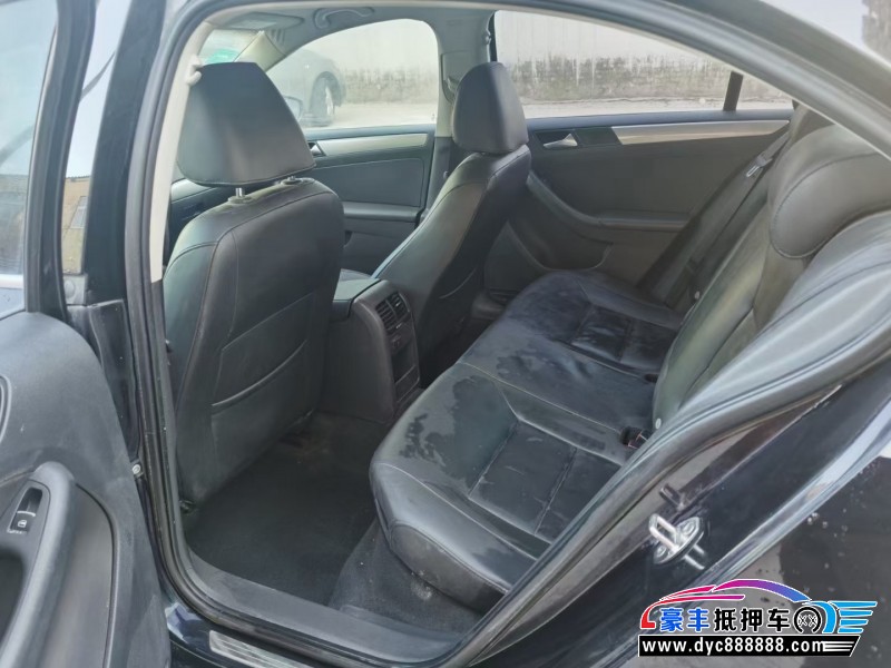 14年大众速腾轿车抵押车出售