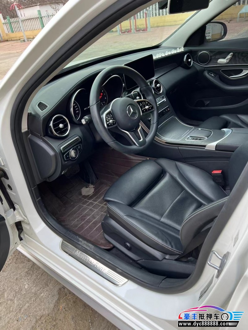 19年奔驰C轿车抵押车出售