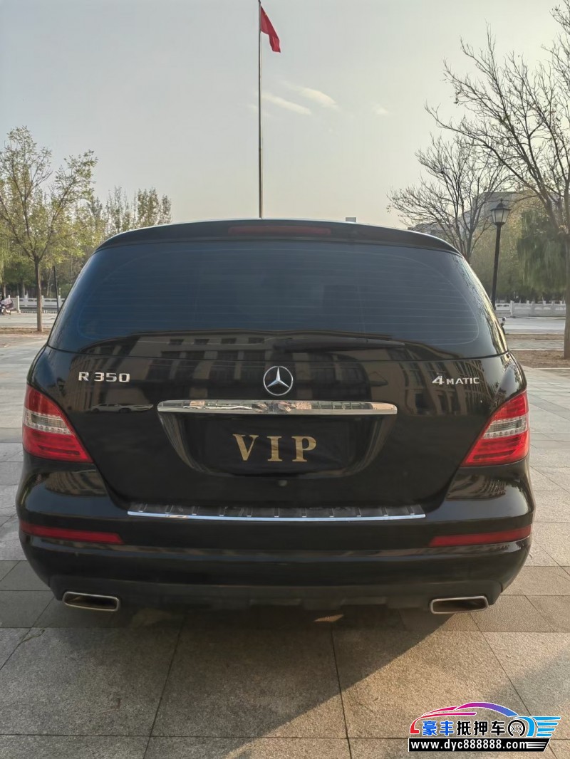 14年奔驰R级轿车抵押车出售