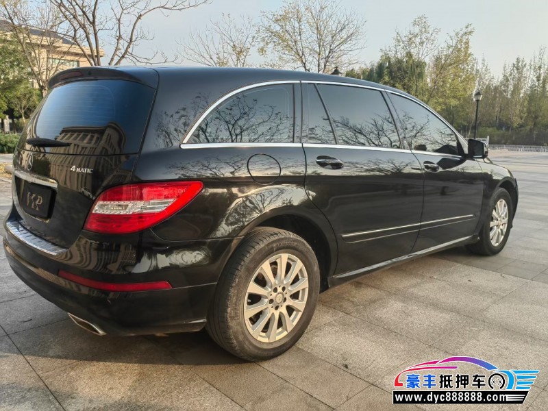 14年奔驰R级轿车抵押车出售