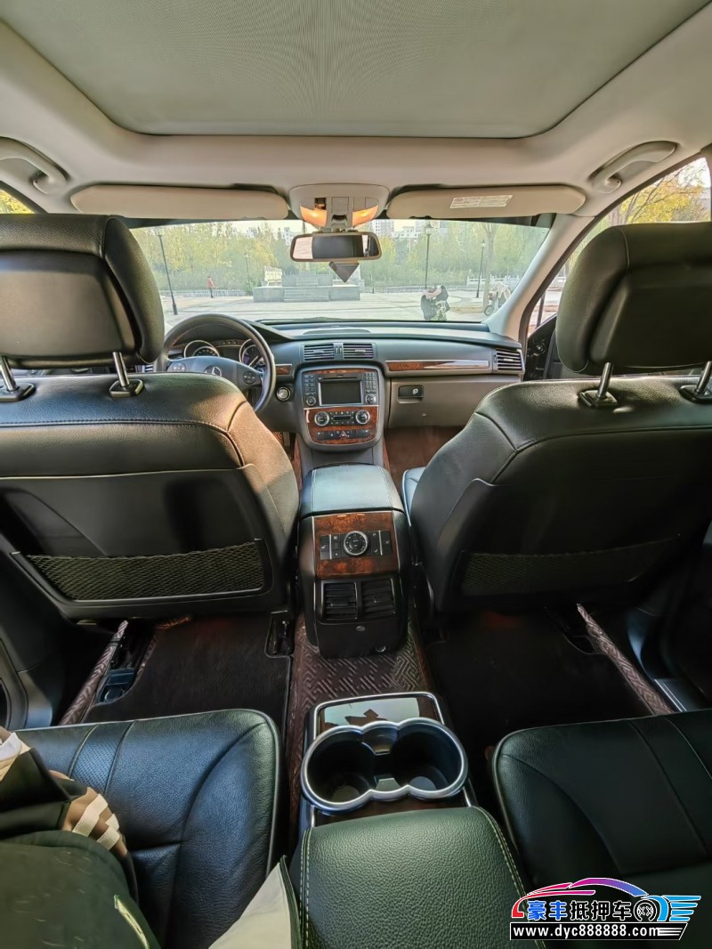 14年奔驰R级轿车抵押车出售