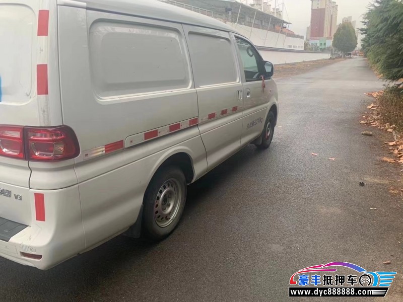 22年东风风行菱智轿车抵押车出售