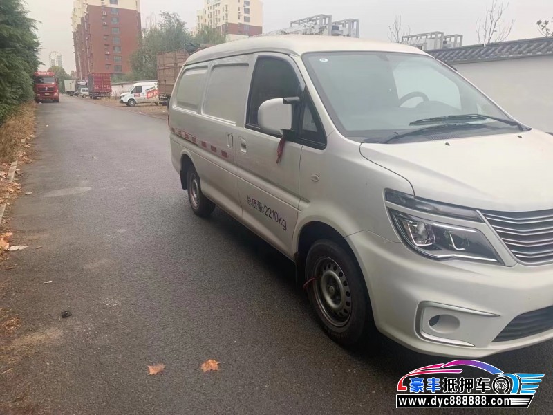 22年东风风行菱智轿车抵押车出售