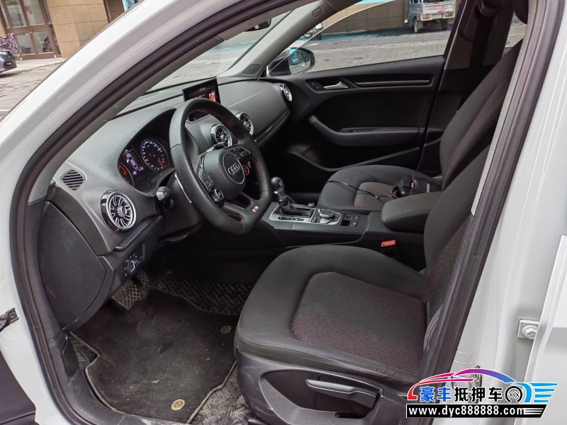 17年奥迪A3轿车抵押车出售