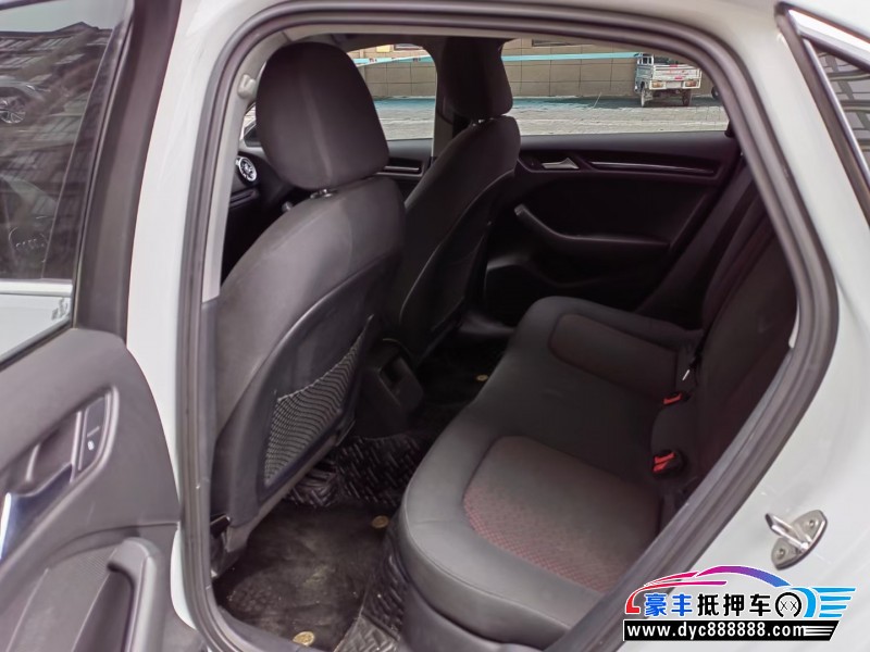 17年奥迪A3轿车抵押车出售