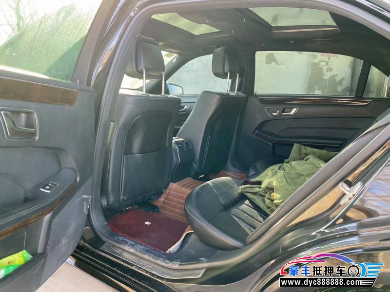 14年奔驰E轿车抵押车出售