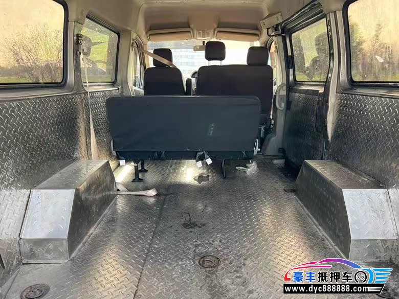 15年上汽大通V80轿车抵押车出售