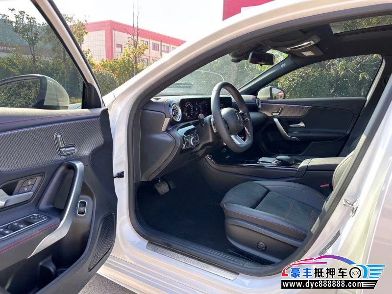 23年奔驰A轿车抵押车出售