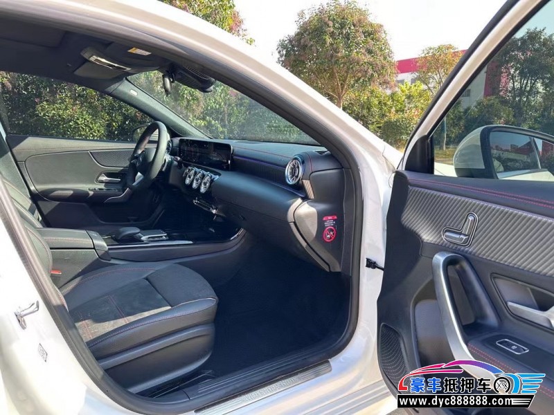 23年奔驰A轿车抵押车出售