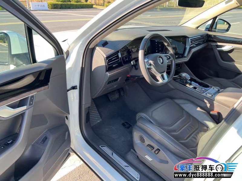 20年大众途锐轿车抵押车出售