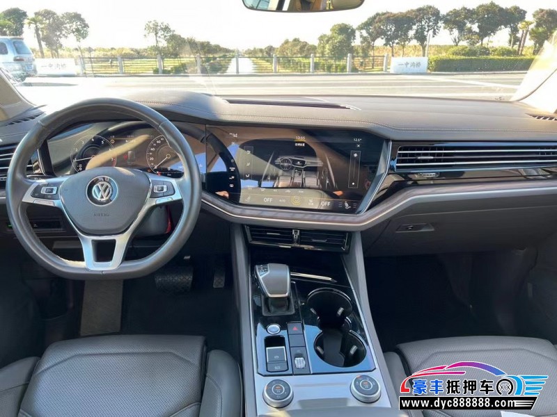 20年大众途锐轿车抵押车出售