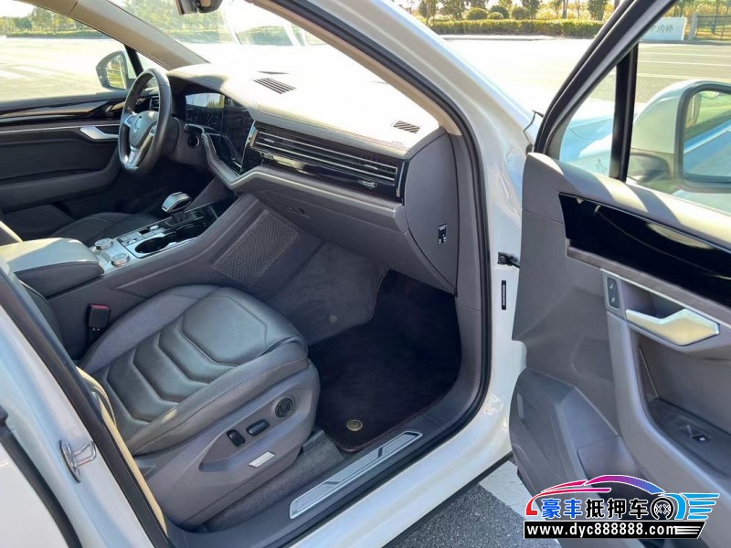 20年大众途锐轿车抵押车出售