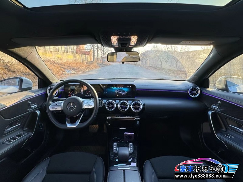 21年奔驰A轿车抵押车出售