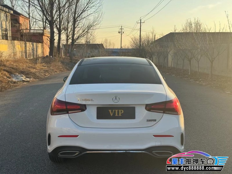 21年奔驰A轿车抵押车出售