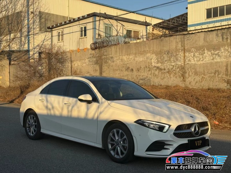 21年奔驰A轿车抵押车出售