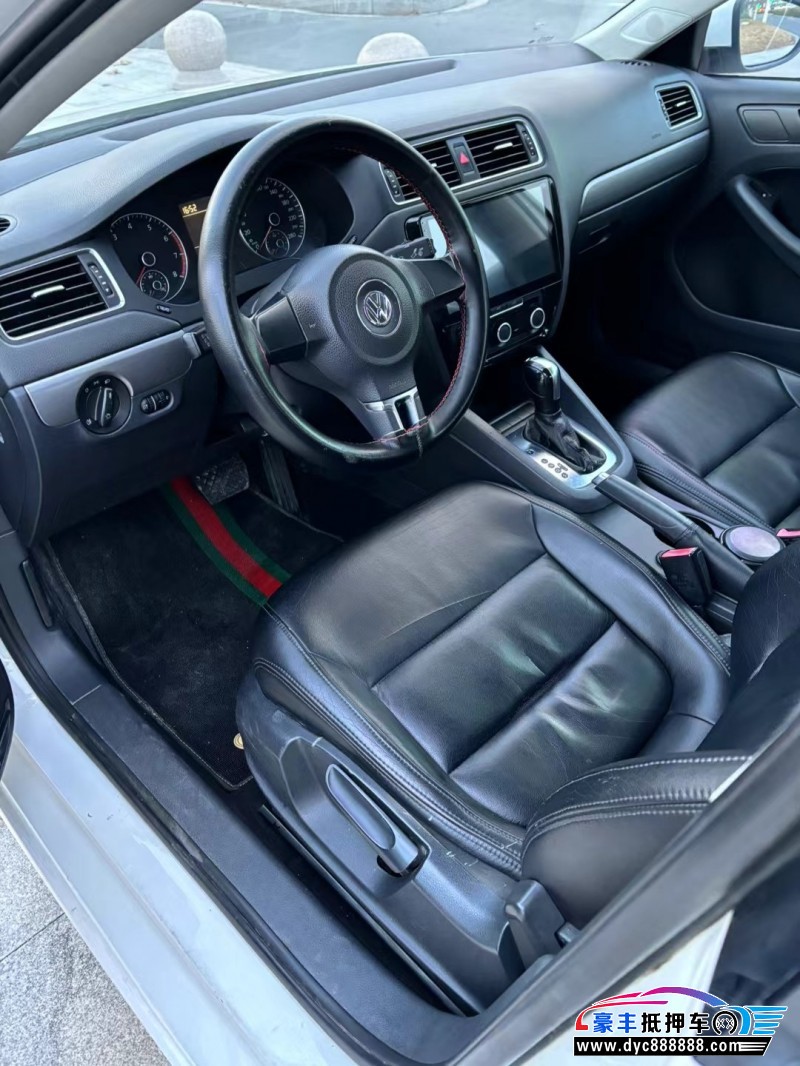 14年大众速腾轿车抵押车出售