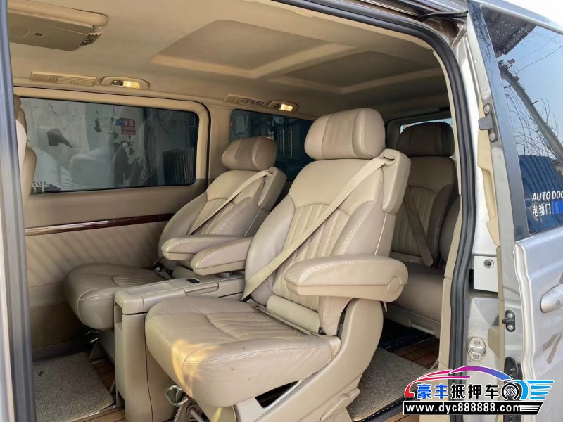 13年奔驰唯雅诺轿车抵押车出售