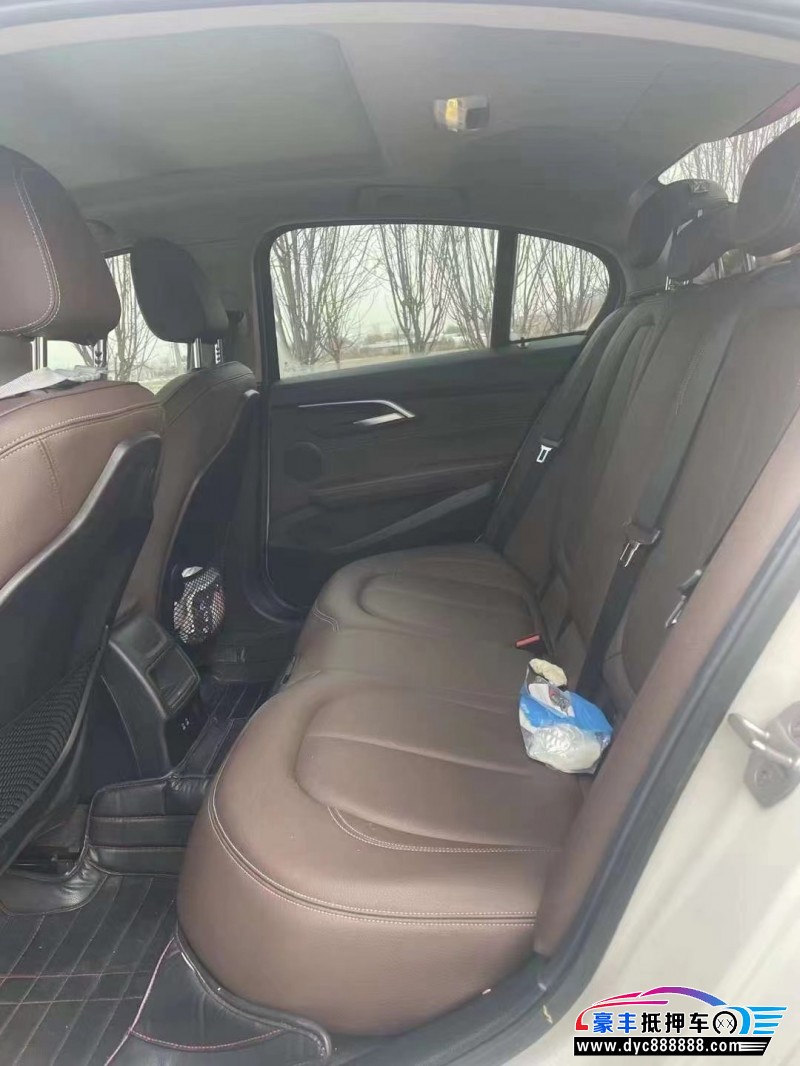 20年宝马1系轿车抵押车出售