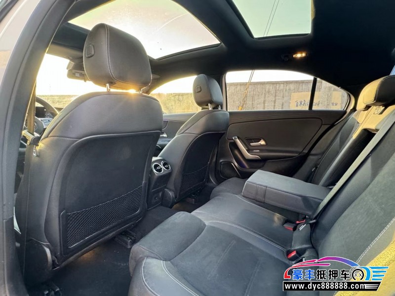 21年奔驰A轿车抵押车出售