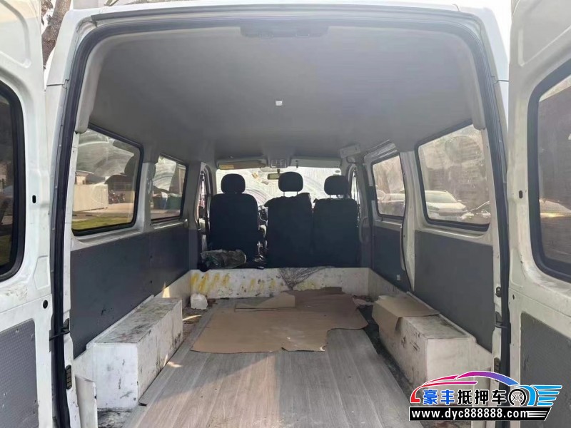 19年上汽大通V80轿车抵押车出售